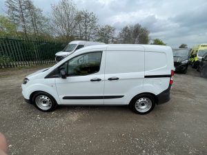 FORD Transit Courier (Petrol) 1.0 Ecoboost Leader Van [6 SPEED] (999 cc)-image