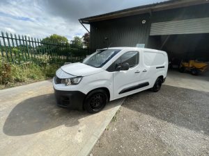 PEUGEOT	Partner Professional Prem (1499cc) CREWCAB-image