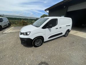 PEUGEOT	Partner Professional Prem (1499cc)-image
