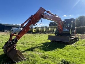 HITACHI	ZX135 US-BL Excavator with ditching bucket-image